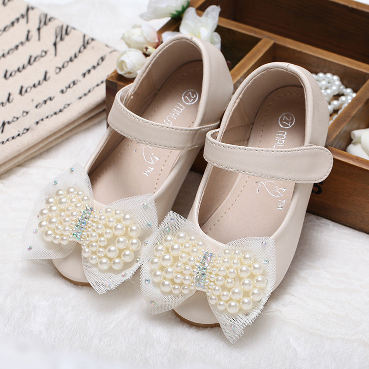 Chaussures Princesse Fille — Cuir, Perles & Nœud Élégant — vue portée
