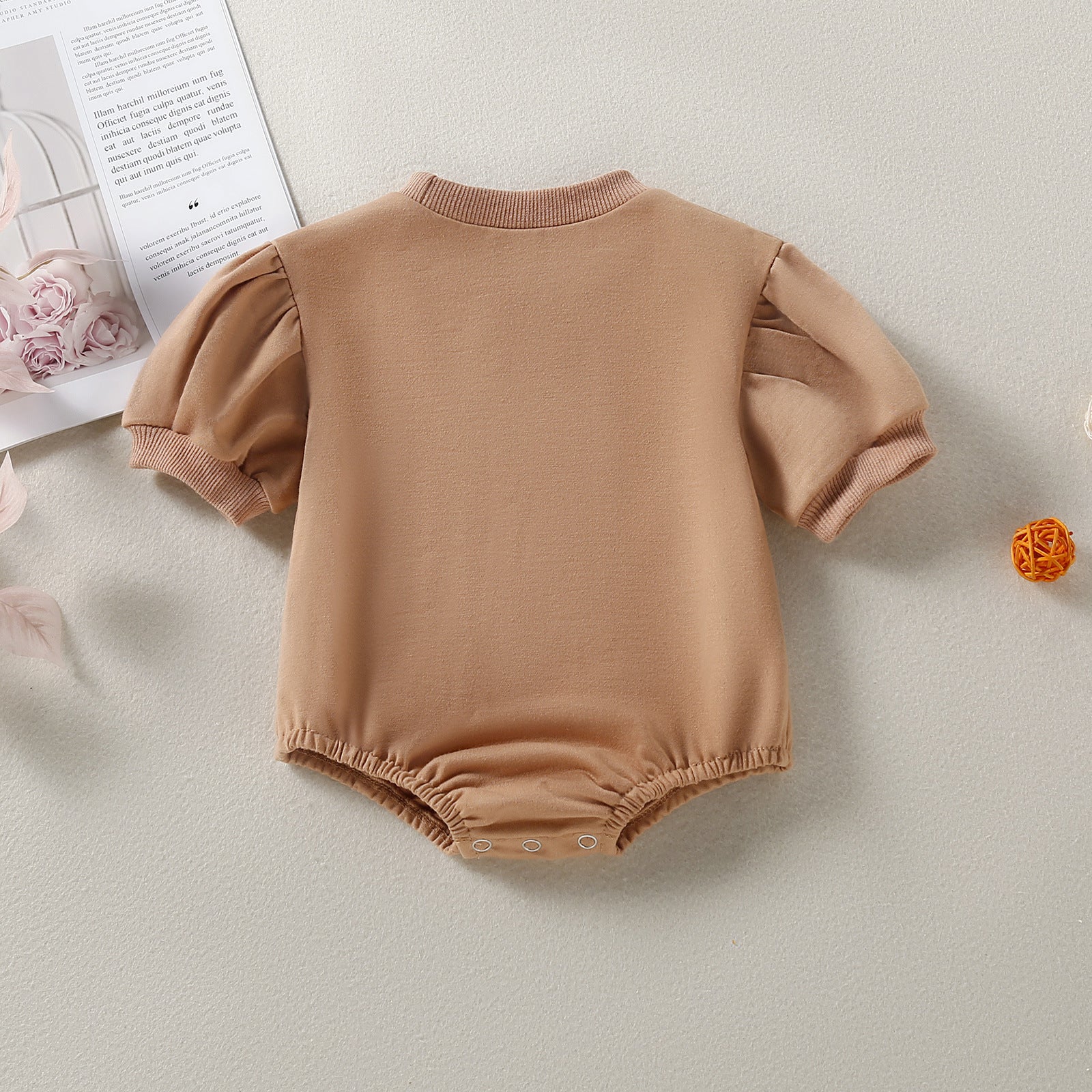 Body Triangulaire Bébé — Manches Courtes Coton — vue de face